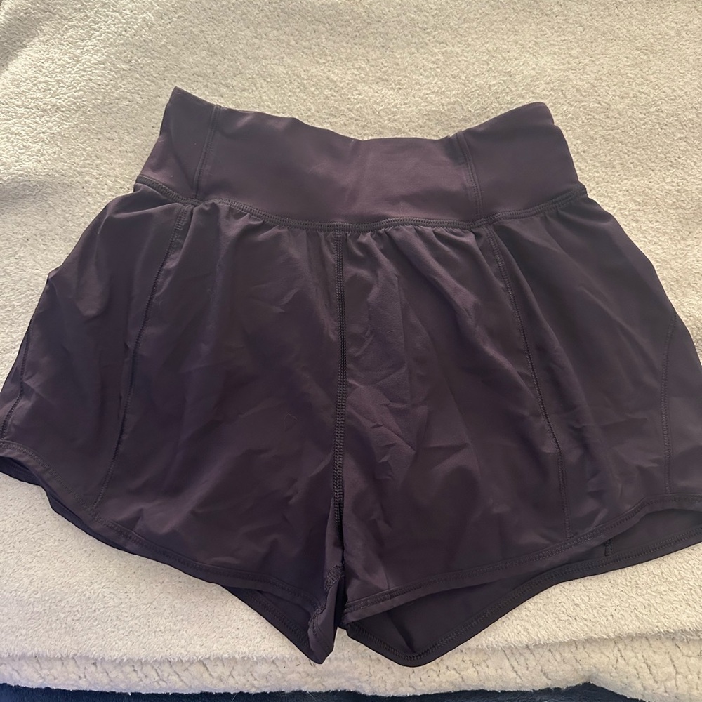 Lululemonn short running shorts